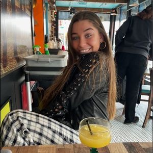 Meet your Posher, Carly